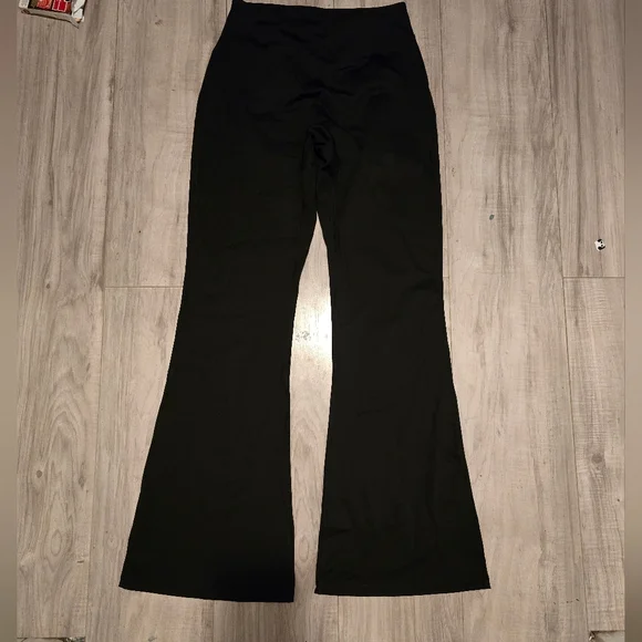 NWOT Flared Ruched High Waist Yoga Leggings - Picture 2 of 4